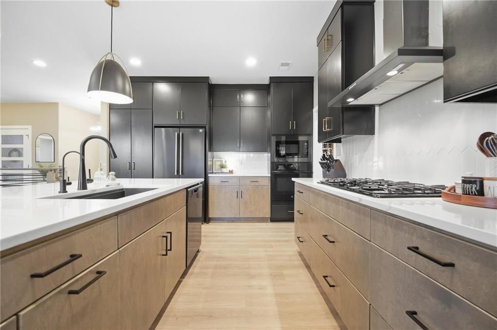 202 E Maple Street — photo 20