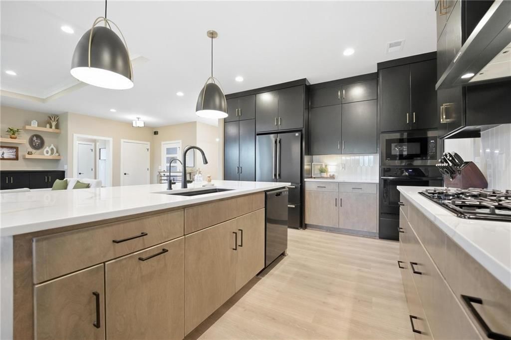 202 E Maple Street — photo 21