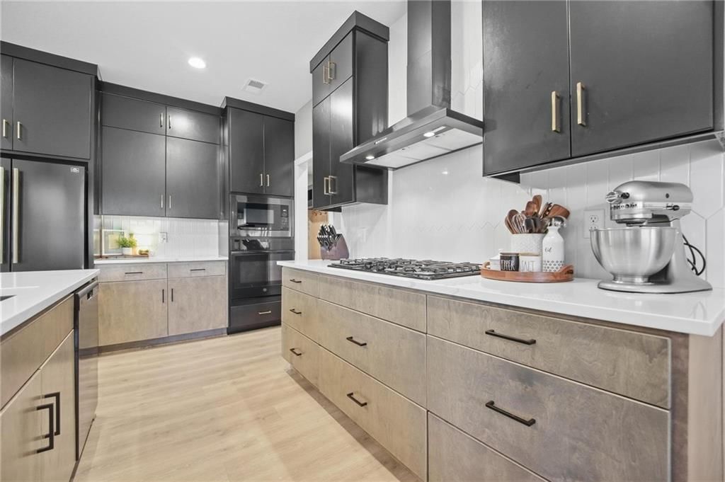 202 E Maple Street — photo 22