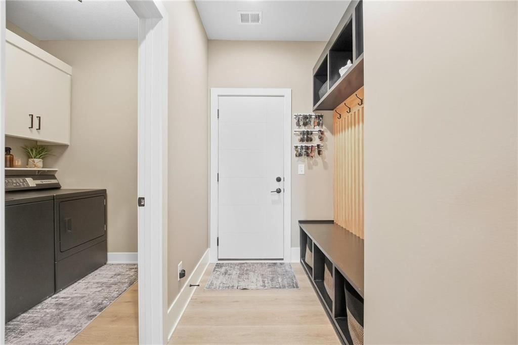 202 E Maple Street — photo 27