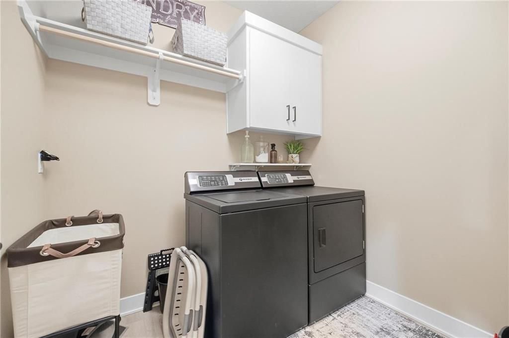 202 E Maple Street — photo 29