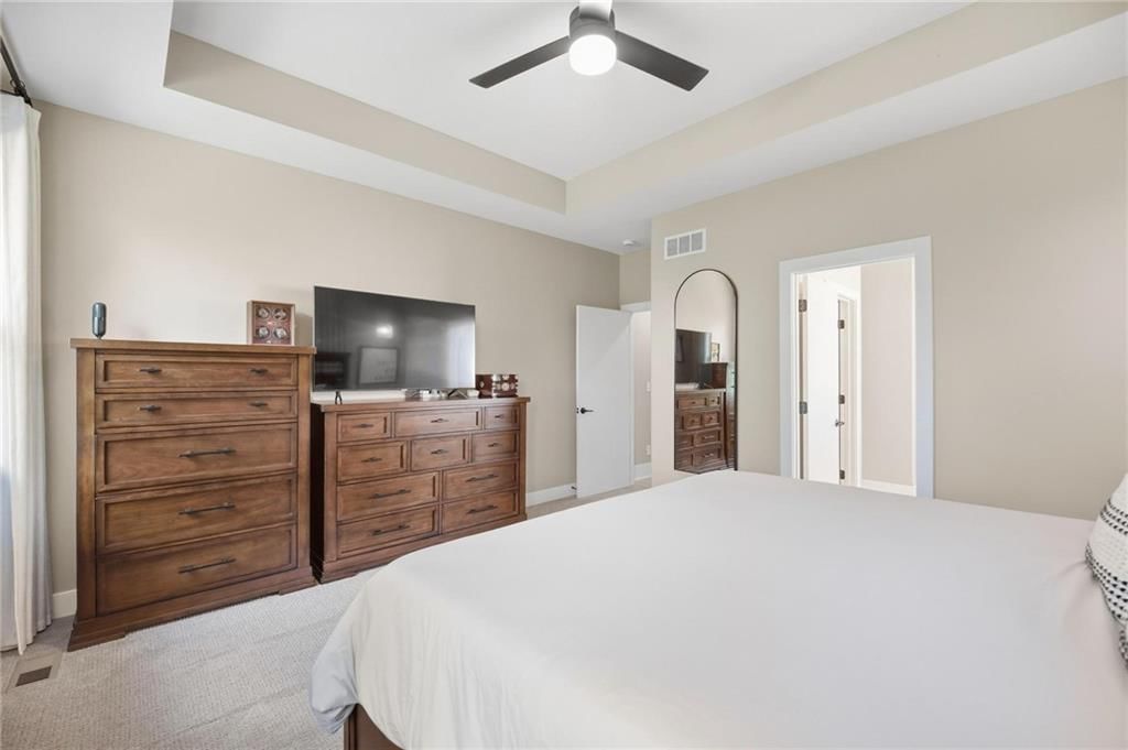 202 E Maple Street — photo 32