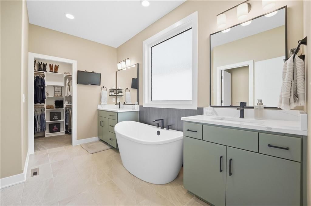 202 E Maple Street — photo 33
