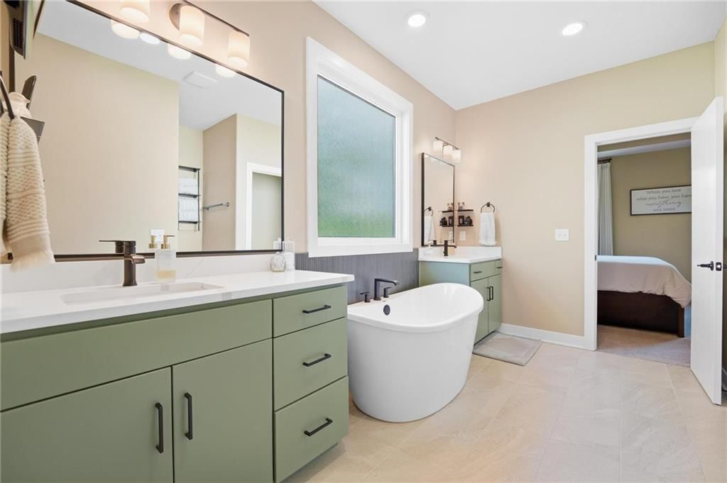202 E Maple Street — photo 35