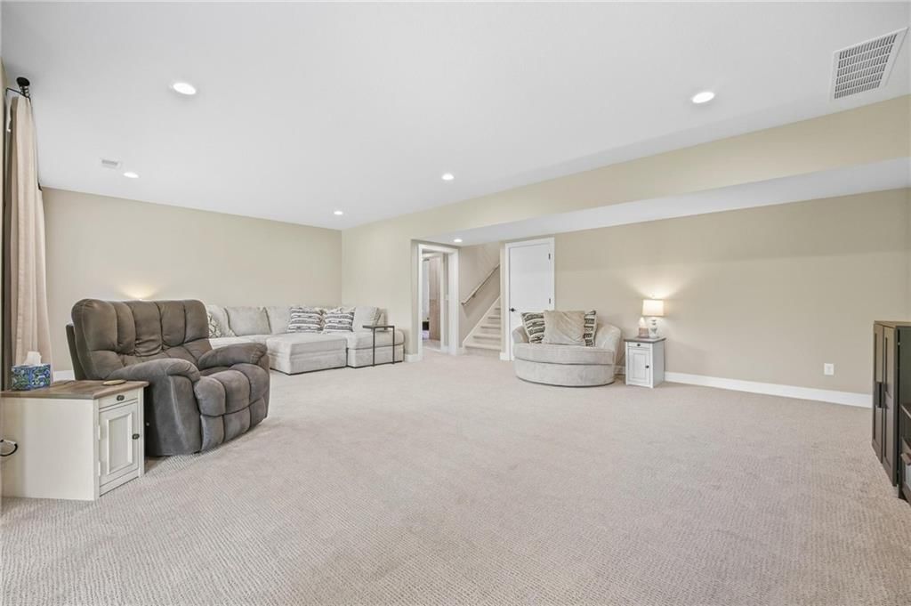 202 E Maple Street — photo 48