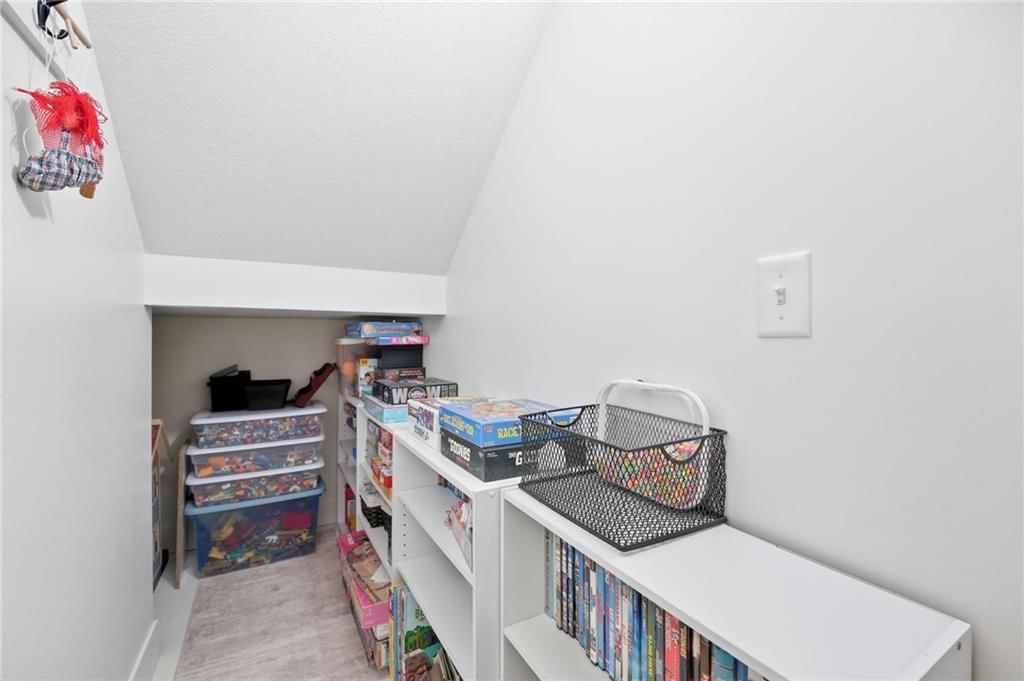202 E Maple Street — photo 49