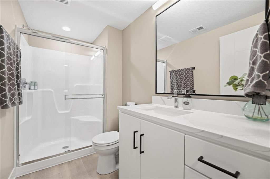 202 E Maple Street — photo 51