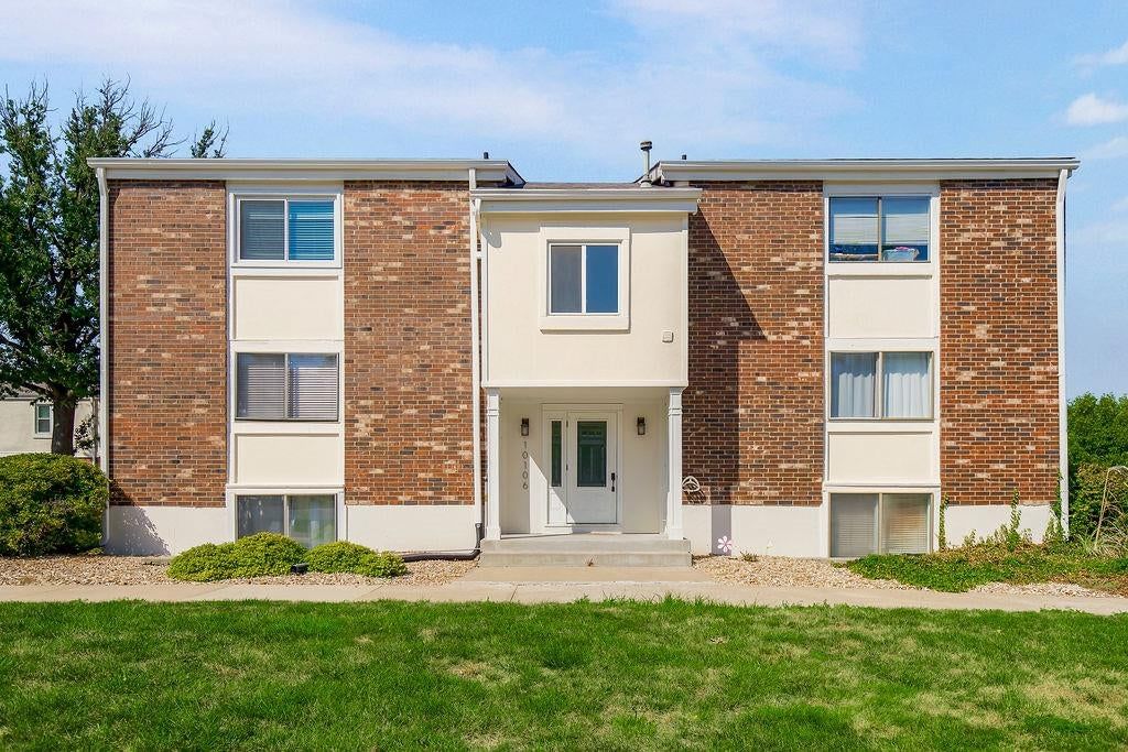 10106 W 96th-#C Terrace — photo 1