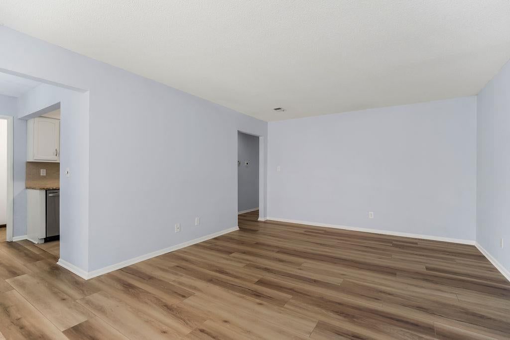 10106 W 96th-#C Terrace — photo 5