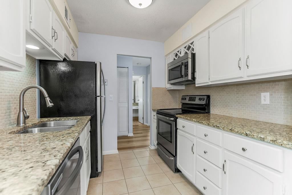 10106 W 96th-#C Terrace — photo 7