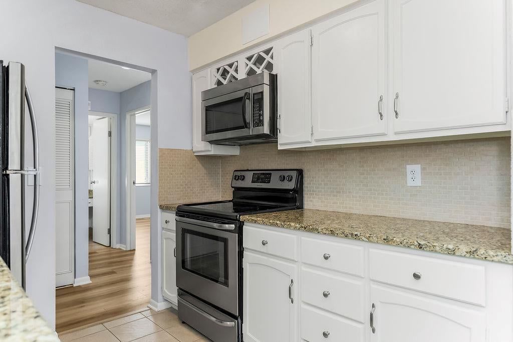 10106 W 96th-#C Terrace — photo 8