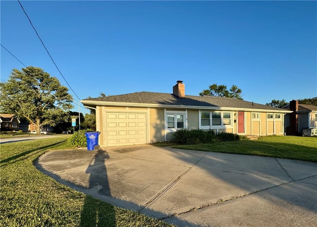 5821 Rosehill Road, Shawnee, KS: listing photo 3