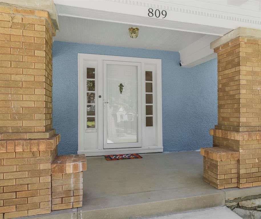 809 W Gregory Boulevard, Kansas City, MO: listing photo 2