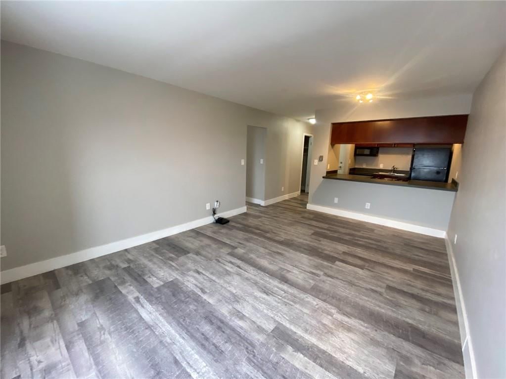 600 E 8th Street — photo 8