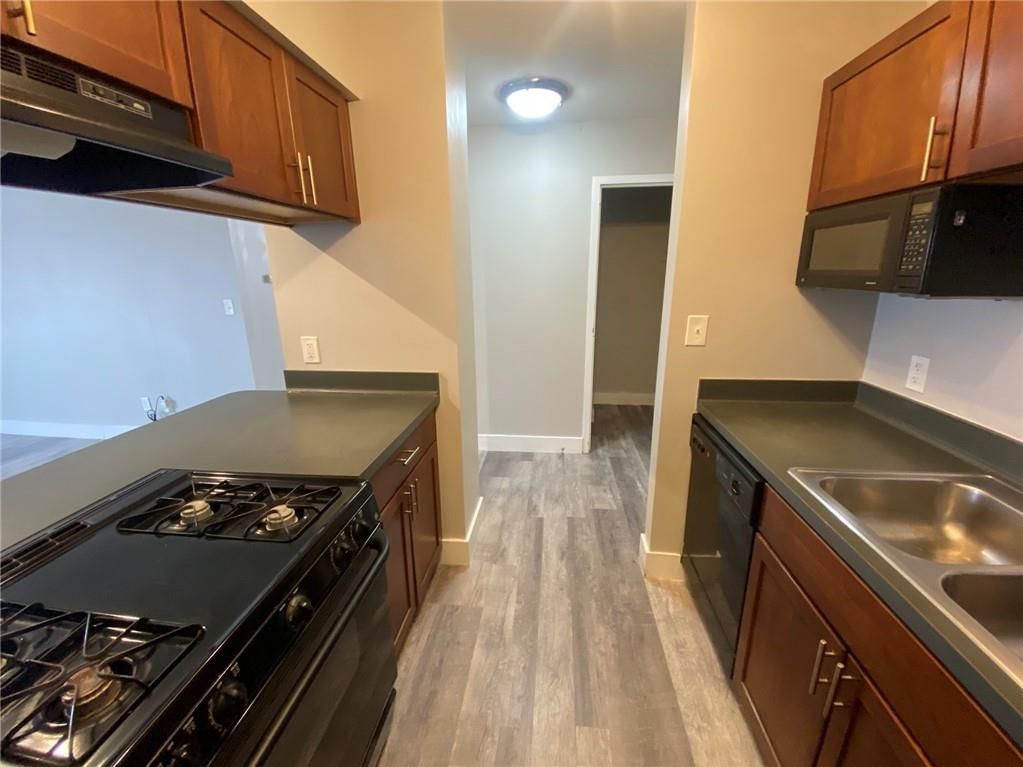 600 E 8th Street — photo 11