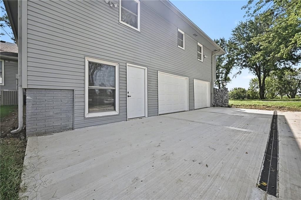 12223 Hills Road — photo 33