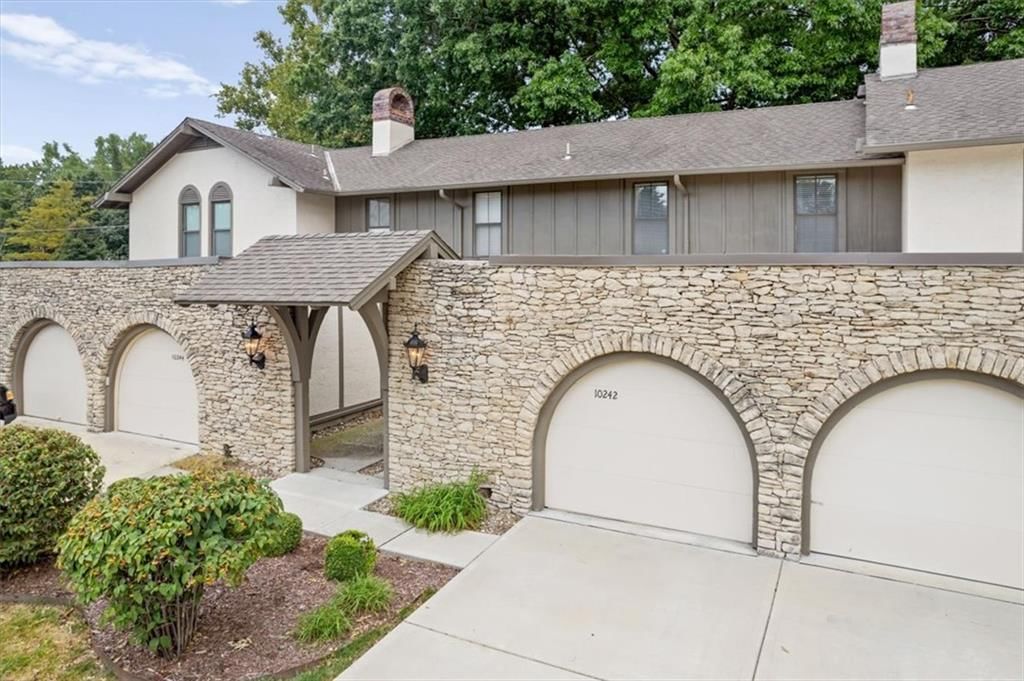 10242 Foster Street — photo 1