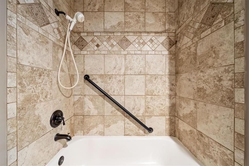 10242 Foster Street — photo 9
