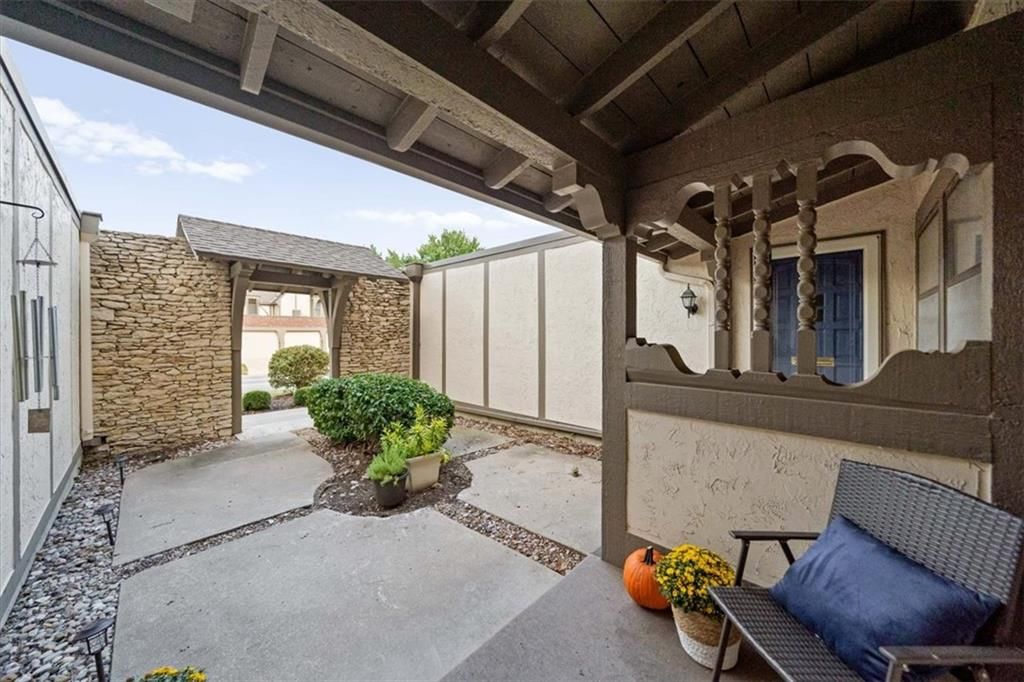10242 Foster Street — photo 24