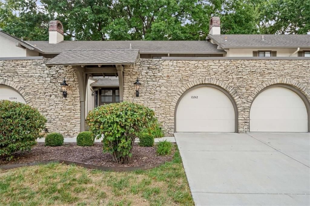 10242 Foster Street — photo 29