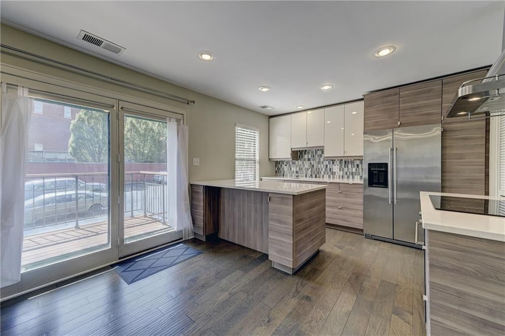 431 W 10th Street — photo 5
