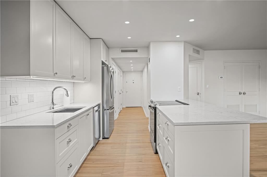 4550 Warwick Boulevard — photo 3
