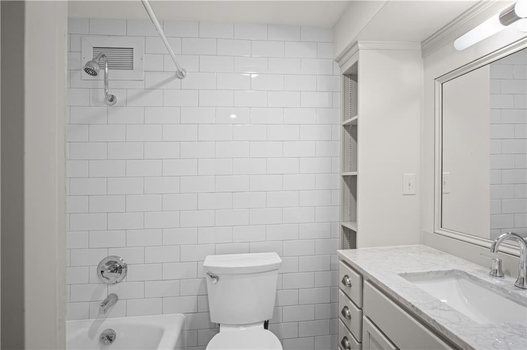 4550 Warwick Boulevard — photo 12