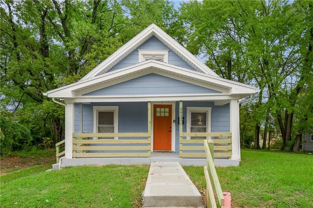 3911 Myrtle Avenue — photo 1