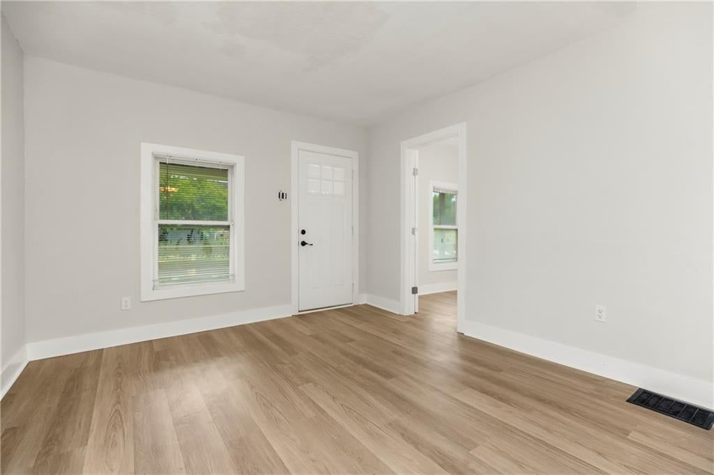 3911 Myrtle Avenue — photo 2