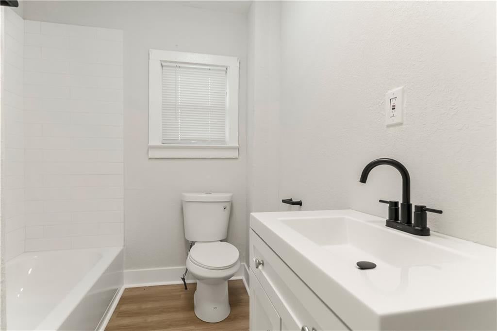 3911 Myrtle Avenue — photo 8