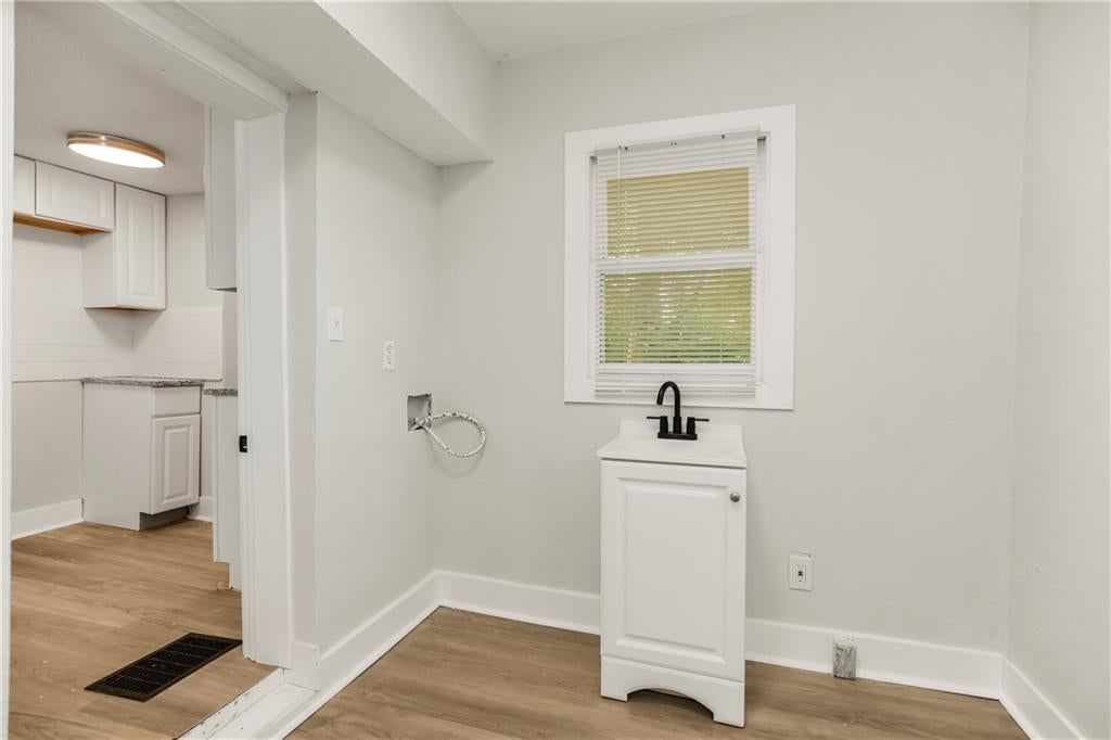 3911 Myrtle Avenue — photo 10