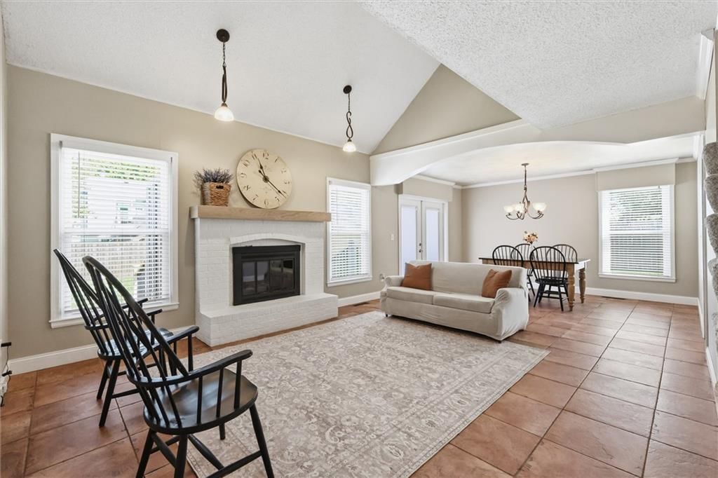 528 NE Bordner Drive — photo 4
