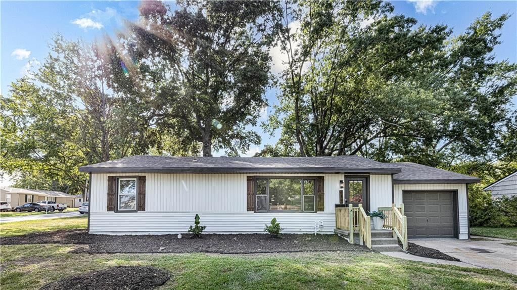 610 SW Browning Avenue — photo 1