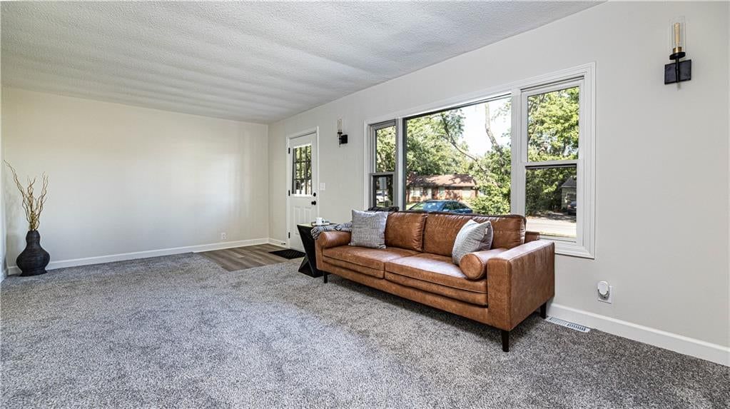 610 SW Browning Avenue — photo 4