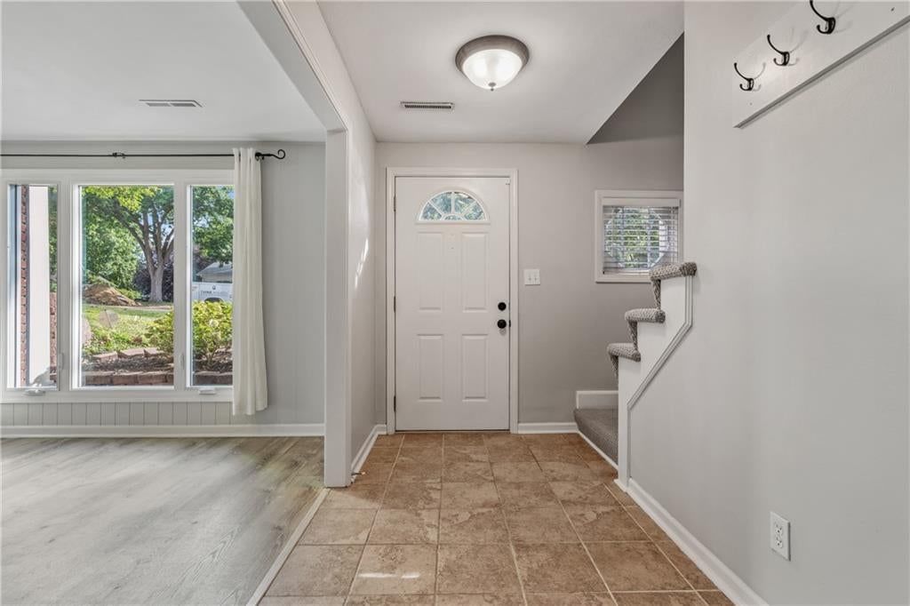 9128 Westbrooke Drive — photo 2