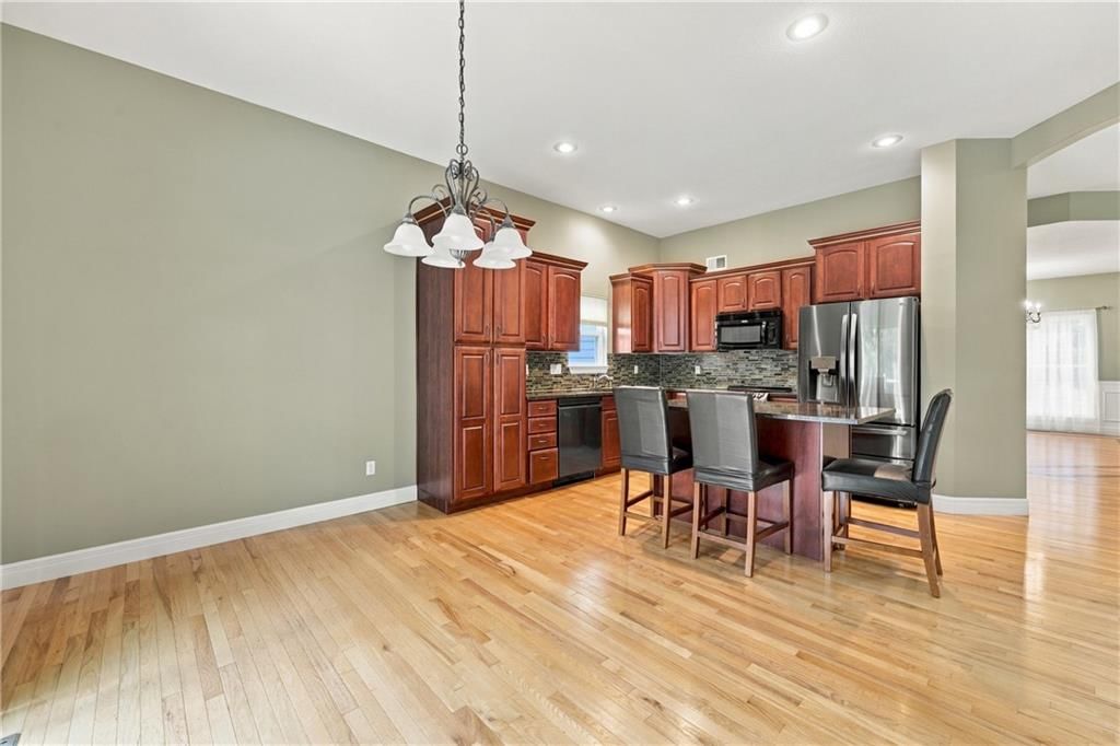 10108 N Willow Avenue — photo 12