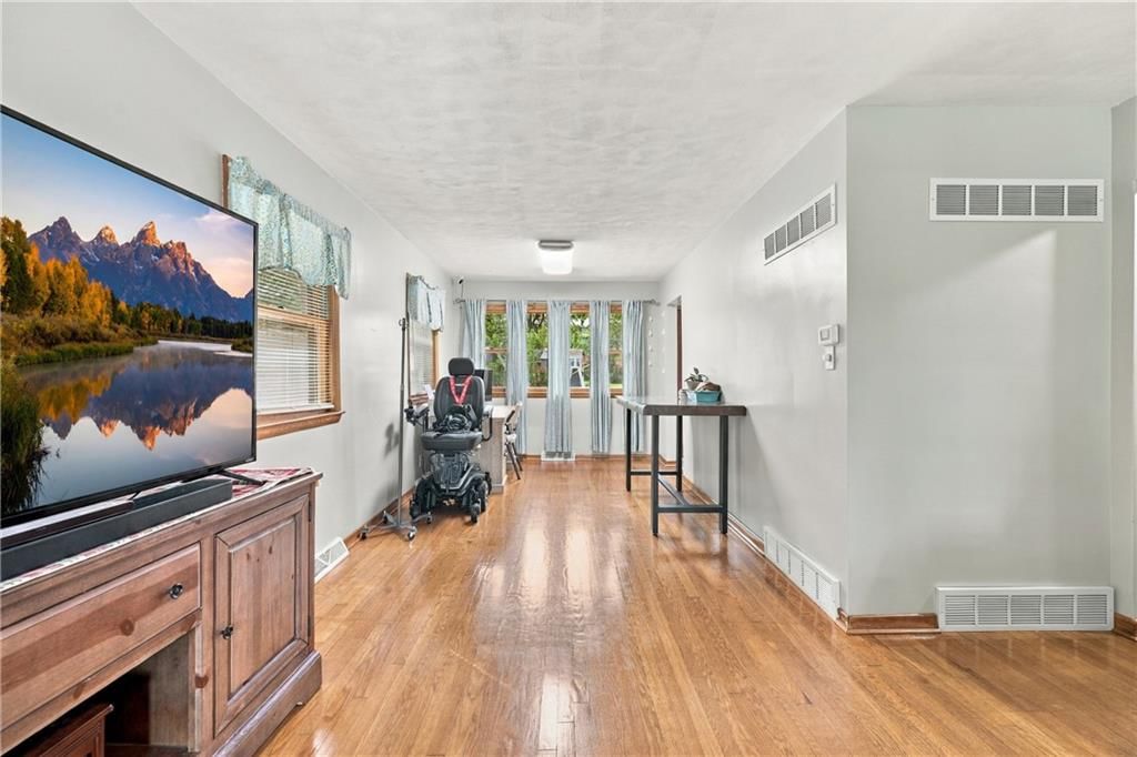 10407 E 30th Terrace — photo 3