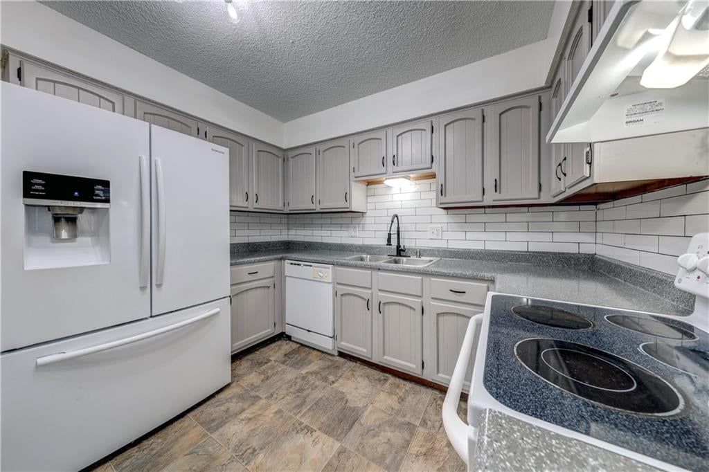 407 SE Moreland School Road — photo 8