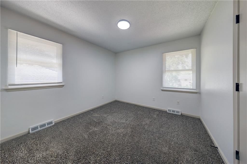 407 SE Moreland School Road — photo 18