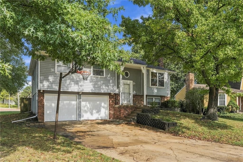 16612 W 125th Street — photo 2