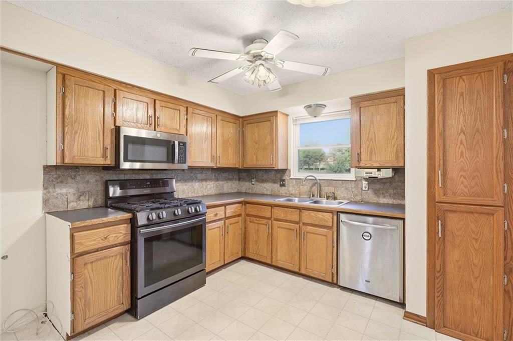 16612 W 125th Street — photo 15