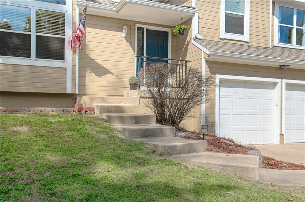 18412 W 163RD Street — photo 2