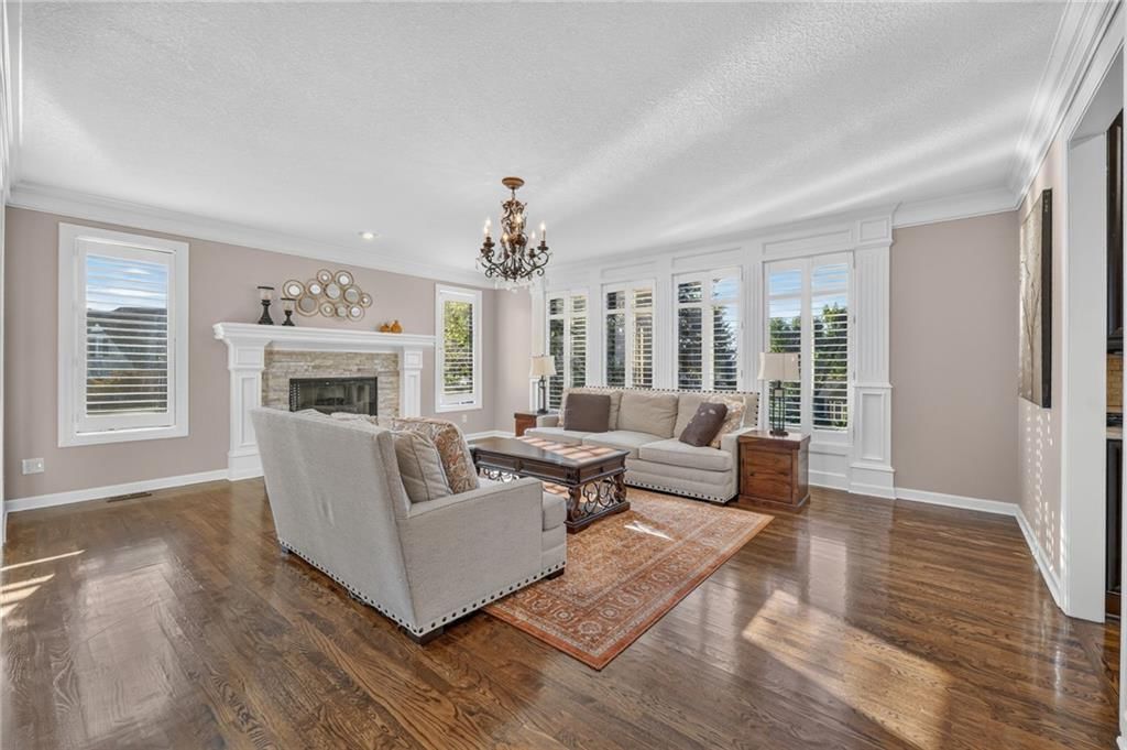 4549 W 141st Terrace, Leawood, KS