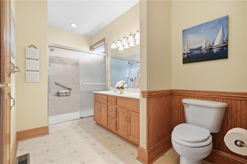Photo 14 of 29 - 11404 Trevor Drive, Peculiar, MO 64078