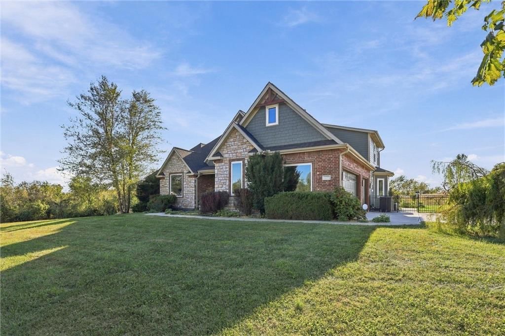 22205 143rd Parkway, Basehor, KS: listing photo 3