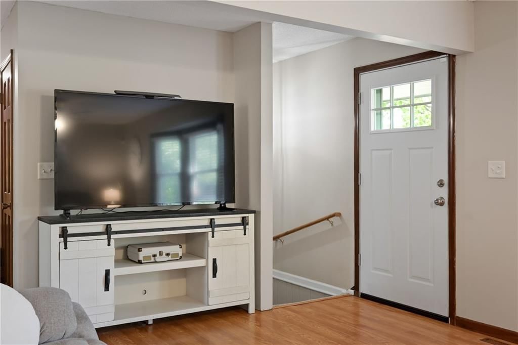 6115 Larson Avenue — photo 4