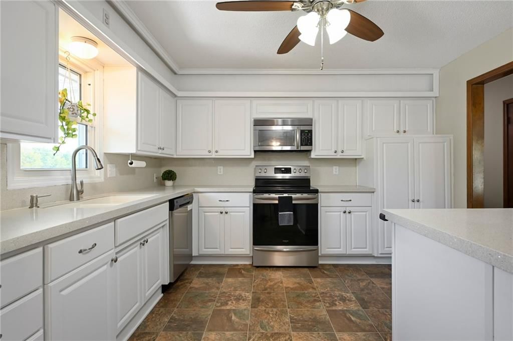 6115 Larson Avenue — photo 7