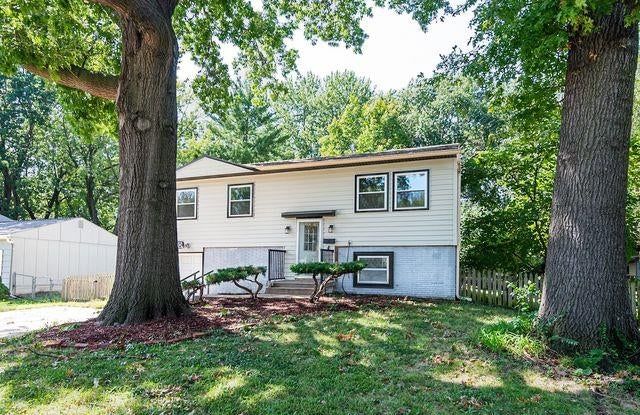 9930 England Drive — photo 1