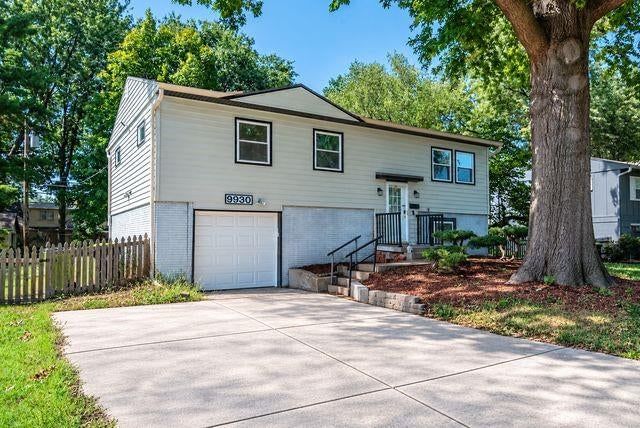 9930 England Drive — photo 2