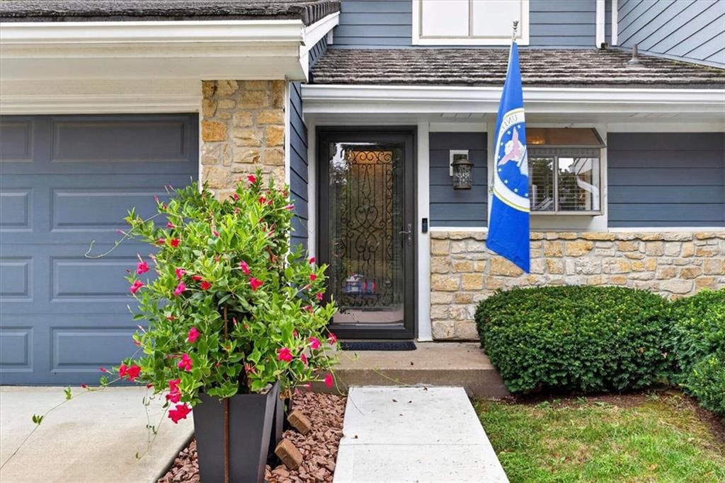 253 NE Edgewater Drive — photo 4